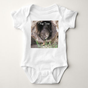 Otter-Nickerchen machende Baby-Ausstattung Baby Strampler