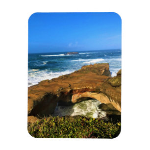 Otter Rock at Devil's Punchbowl Staat Park, Oregon Magnet