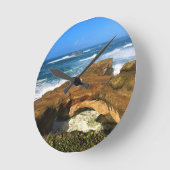 Otter Rock at Devil's Punchbowl State Park, Oregon Runde Wanduhr (Winkel)