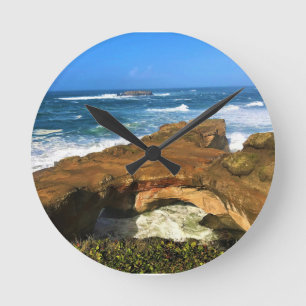 Otter Rock at Devil's Punchbowl State Park, Oregon Runde Wanduhr