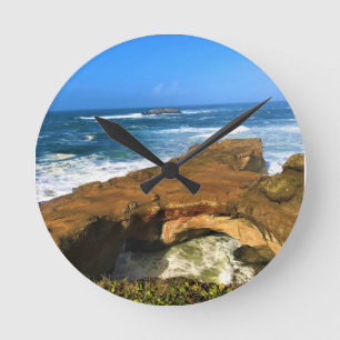 Otter Rock at Devil's Punchbowl State Park, Oregon Runde Wanduhr