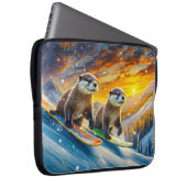 Otters on Snowboards Design von Rich AMeN Gill Laptopschutzhülle (Vorne Rechts)