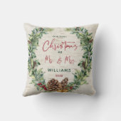 Our First Christmas as Mr & Mrs Rustic Pine Wreath Kissen (Rückseite)