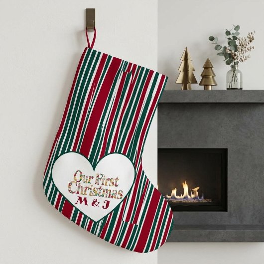 Our First Christmas Couples Plaid Monogram Initial Großer Weihnachtsstrumpf