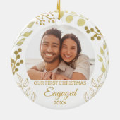 Our First Christmas Engaged Gold Foliage Photo Keramik Ornament (Hinten)