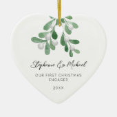 Our First Christmas Engaged Mistletoe Photo Heart Keramik Ornament (Vorne)