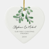 Our First Christmas Engaged Mistletoe Photo Heart Keramik Ornament (Hinten)