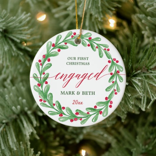 Our First Christmas Engaged Personalized Keramik Ornament (Baum)