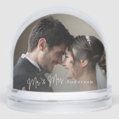 Our First Christmas Mr & Mrs Newlywed Photo Schneekugeln (Vorderseite)