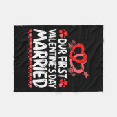Our First Valentines Married Husband Wife Fleecedecke (Vorderseite (Horizontal))