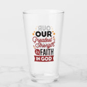 Our Greatest Strength Is Faith in God Quote Glas (Rückseite)