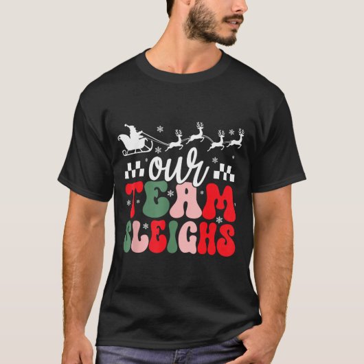 Our Team Sleighs Christmas Reindeers Santa's Worke T-Shirt (Vorderseite)
