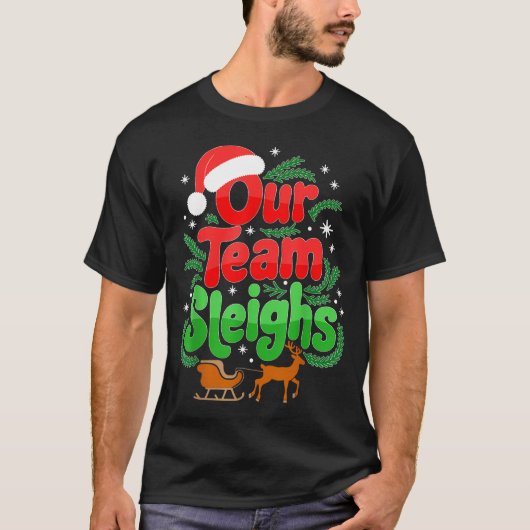 Our Team Sleighs Christmas Reindeers Santa's Worke T-Shirt (Vorderseite)