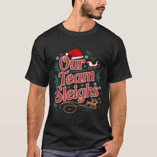 Our Team Sleighs Christmas Reindeers Santa's Worke T-Shirt (Vorderseite)