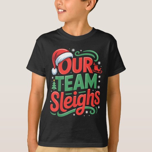 Our Team Sleighs Funny Christmas Reindeers Xmas T-Shirt (Vorderseite)