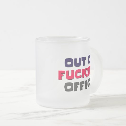 Out-of-Office-Tasse Mattglastasse (VorderseiteRechts)