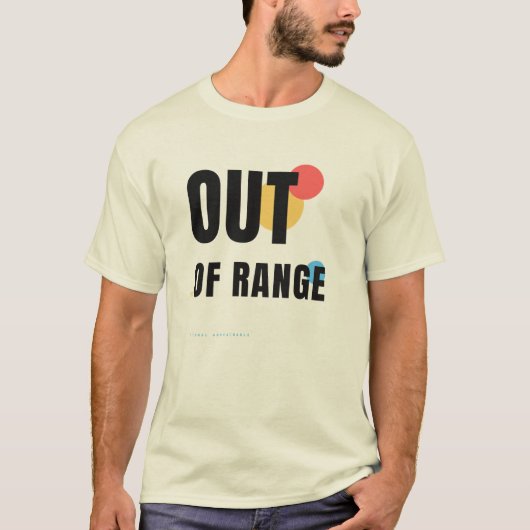 Out Of Range Tech-Typografie-Design T-Shirt (Vorderseite)