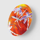 Outback Dragonfly Dance Runde Wanduhr (Winkel)