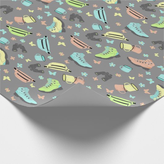 Outdoor Adventure Collage Gemustert Geschenkpapier (Ecke)