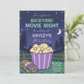 Outdoor Backyard Movie Night Birthday Einladung (Stehend Vorderseite)