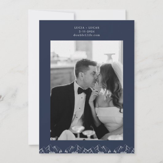Outdoor Mountains Pine Tree Navy Blue Wedding Einladung (Rückseite)
