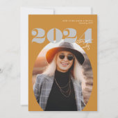 Oval Bold Modern Class of 2024 Foto Abschluss Einladung (Vorderseite)