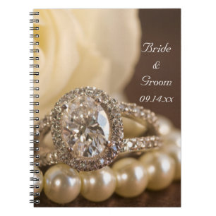 Oval Diamond Ring und White Rose Wedding Notizblock