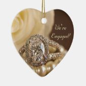 Oval Diamond Verlobung Ring und Weiße Rose Keramik Ornament (Rechts)