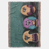 Oval geformte Eulen gegen die primitive Kunst des Decke (Vorderseite Vertikal)