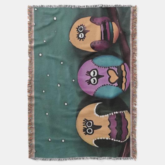 Oval geformte Eulen gegen die primitive Kunst des Decke (Vorderseite Vertikal)