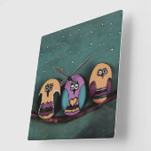 Oval geformte Eulen gegen die primitive Kunst des Quadratische Wanduhr (Winkel)