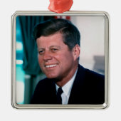 Oval Office Portrait Präsident John F. Kennedy Ornament Aus Metall (Vorne)