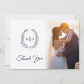 Ovale Blätter Monogramm Hochzeit Fotos QR Code Dankeskarte (Vorderseite)