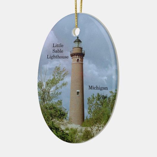 Ovale Ornamente aus dem kleinen Leuchtturm (Links)
