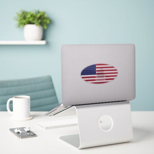 Ovale US-Flagge mit Solarpaneel Aufkleber (Laptop auf Schreibtisch)