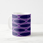 Ovales Lila Kettenmuster Kaffeetasse (Vorderseite Links)