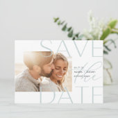 Overlay | Modernes horizontales Foto Save The Date (Stehend Vorderseite)