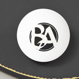 Oversifizierte Initialen in Weiß und Schwarz Tischtennisball