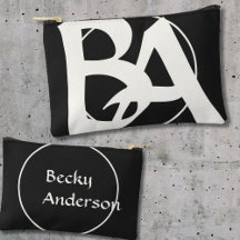 Oversifizierte Initialen in Weiß und Schwarz