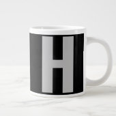 Oversized Monogramm Initial in Black and Gray Jumbo-Tasse (Rechts)