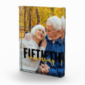 Oversized Typografy Overlay zum 50. Jubiläum Fotoblock (Rechts)