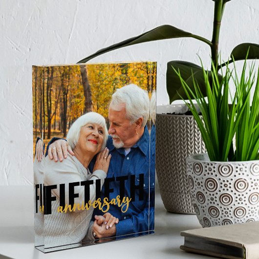 Oversized Typografy Overlay zum 50. Jubiläum Fotoblock