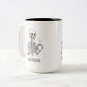 OVERSTIMULATED & UNDERCAFFEINATED COFFEE MUG ZWEIFARBIGE TASSE (Vorderseite Links)