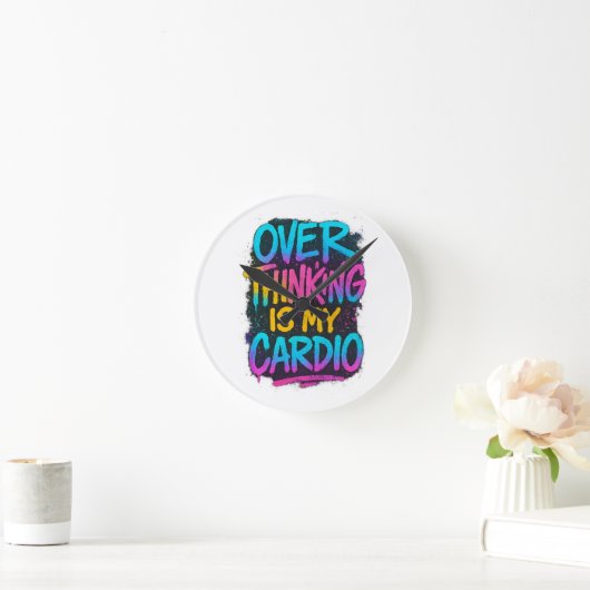 Overthinking Is My Cardio – Funny Gen Z Quote Tee Runde Wanduhr (Zuhause)