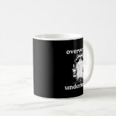 Overworked And Underfored Funny Raccoon Coffee Say Kaffeetasse (VorderseiteRechts)