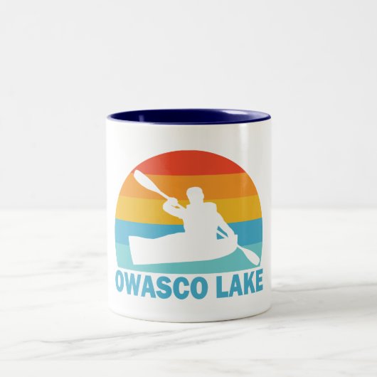 Owasco Lake New York Kayak Zweifarbige Tasse (Mittel)