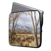 Owens Tal-Mountain View von Mt. Tom Laptopschutzhülle (Vorderseite Links)