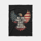 Owes You Work Harder Distressed American Flag  Fleecedecke (Vorderseite)