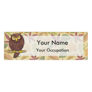 Owl-Cartoon mit heller Hintergrundname Namenschild