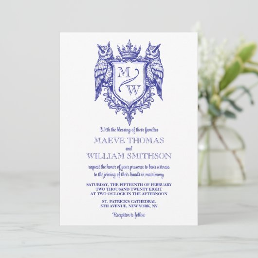 Owl Crest Royal Monogram Wedding Invitation (Stehend Vorderseite)